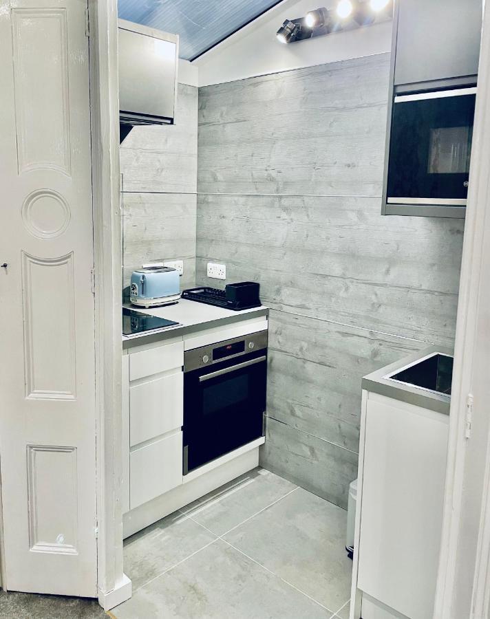 Deluxe Studios With Spa Included พอร์ตสมัธ ภายนอก รูปภาพ